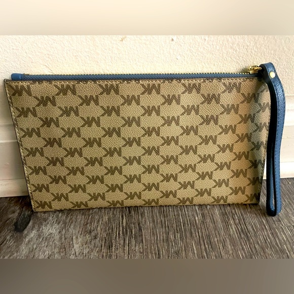 NWOT Michael Kors Jet Set Charm Large Top Zip Wristlet - Picture 6 of 9